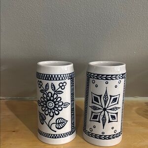 Beautiful Blue and White Ceramic large Mugs snowflake and floral design Brazil